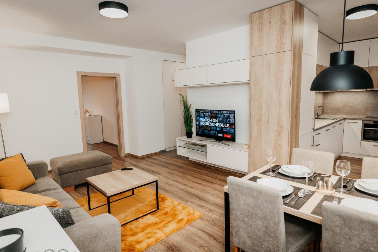 Old Town City Center Apartment 2 - Private Parking Included コシツェ エクステリア 写真