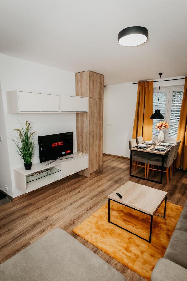 Old Town City Center Apartment 2 - Private Parking Included コシツェ エクステリア 写真