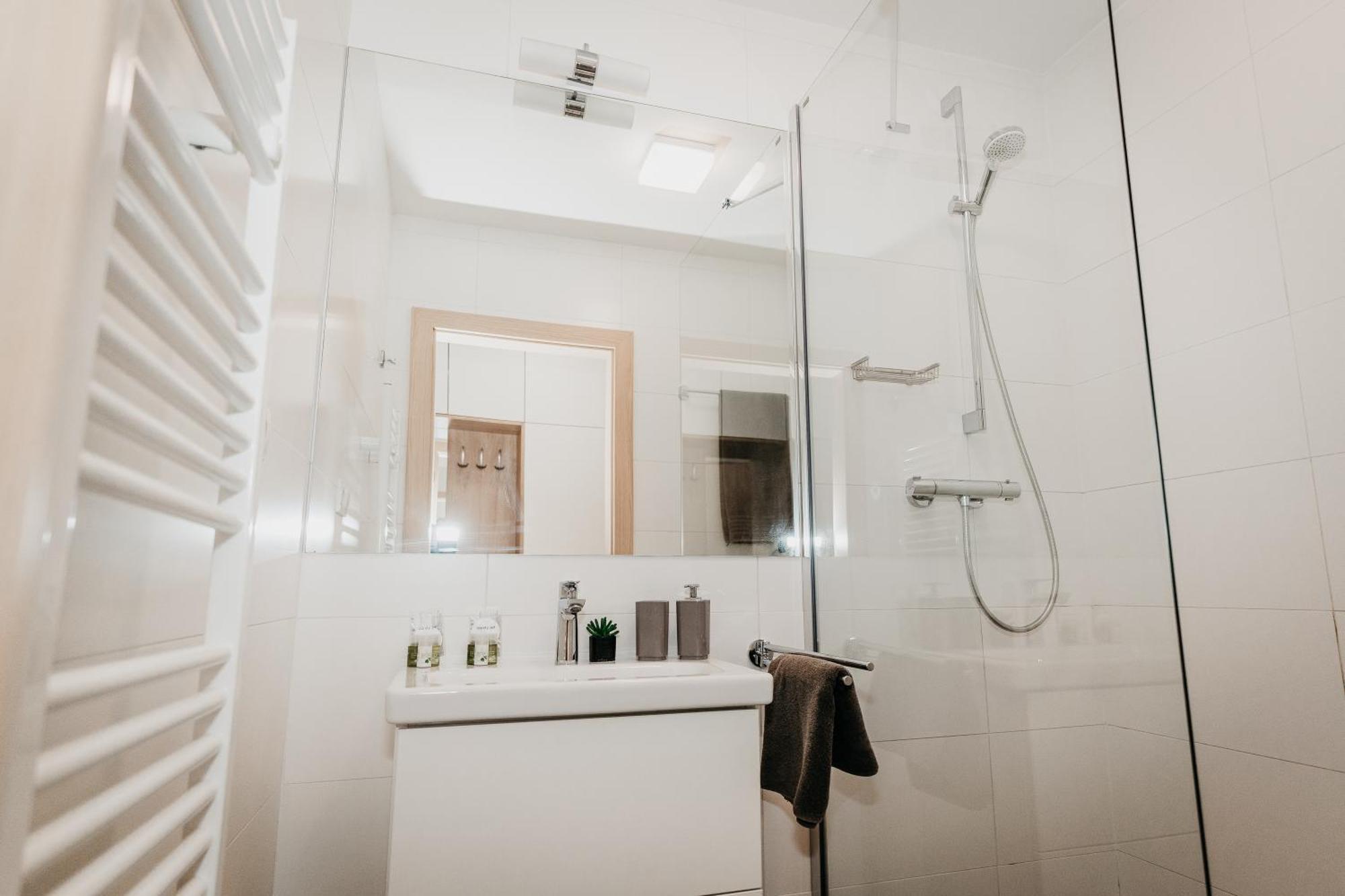 Old Town City Center Apartment 2 - Private Parking Included コシツェ エクステリア 写真